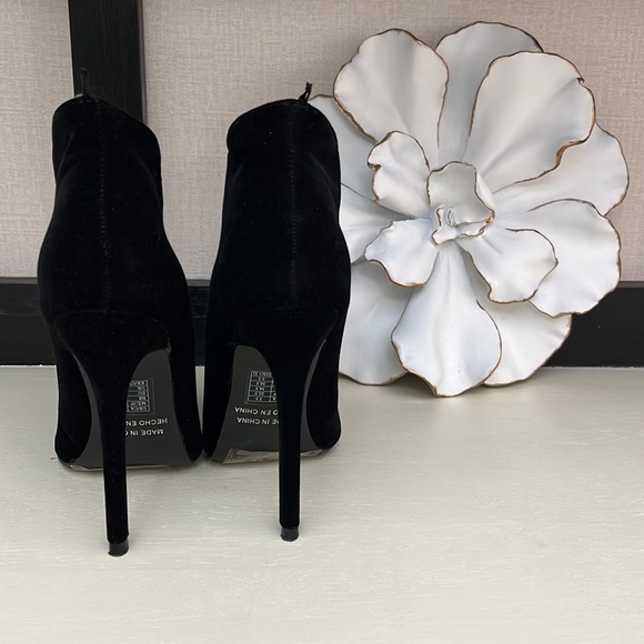 Velvet Black Heels from FOREVER21 - Picture 3 of 4